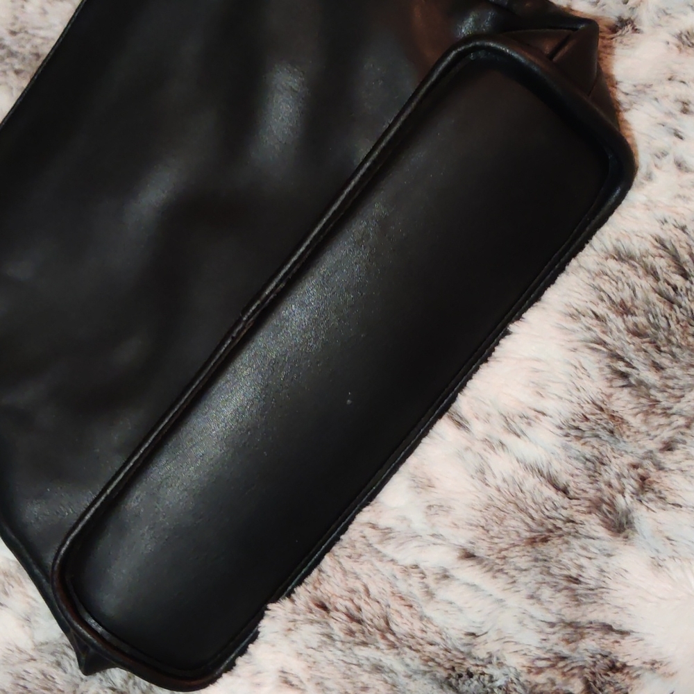 Liz Claiborne Black Leather Shoulder Bag - Picture 4 of 11
